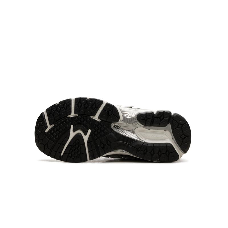 1906 GS "Silver Metallic Black" GC1906ER