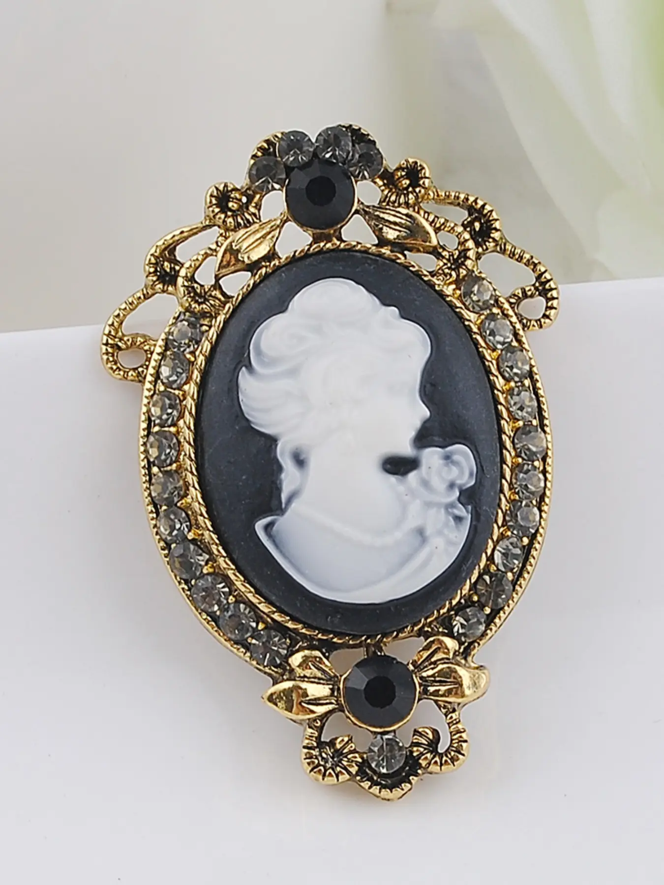 Vintage Charm Lapel Brooch, Female Beauty Queen Head Design, Fashion Jewelry, Zinc Alloy, Style, Elegant Accessory, Fashion Jewelry Piece, Queen Head Motif, Styling, Lapel Pin, Brooch Pins, Brooch Pin Clip