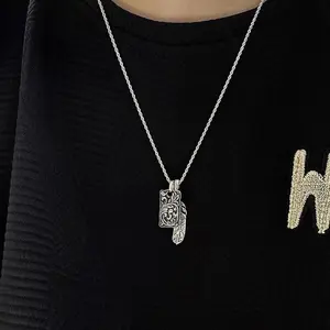 Y2k Eagle Feather Vine Pattern Necklace Trendy Men and Women Personality Clavicle Chain All-match Feather Pendant Couple Gift