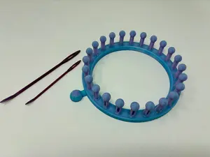 24 Peg Knitting Loom & Darning Needle Set