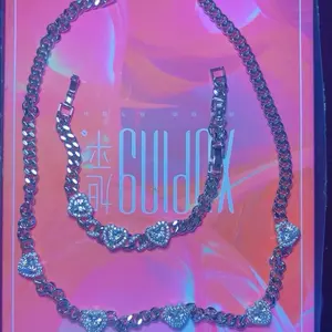 Cadena de corazones con circonia