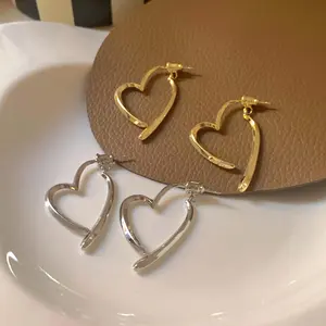 [Holiday Gift Limited-Time Event] Elegant Minimalist Heart-Shaped Artificial Gemstone Stud Earrings - Women's Simple Fashion Non-Pierced Personalized Clip-On Ear Clips, Elegant Minimalist Earrings, Minimalist Earrings
