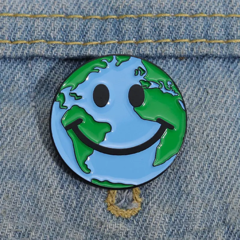 Earth Smile Design Brooch Pin, Lapel Pins, Fashionable Alloy Badge for Women & Men, Fashion Brooch for Daily Clothing Decor, Trendy All-match & Exquisite Brooch for Birthday Gift