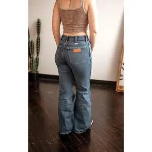 Final Sale ✨ Wrangler Carly Rustic Stretch Flare Women's Jeans