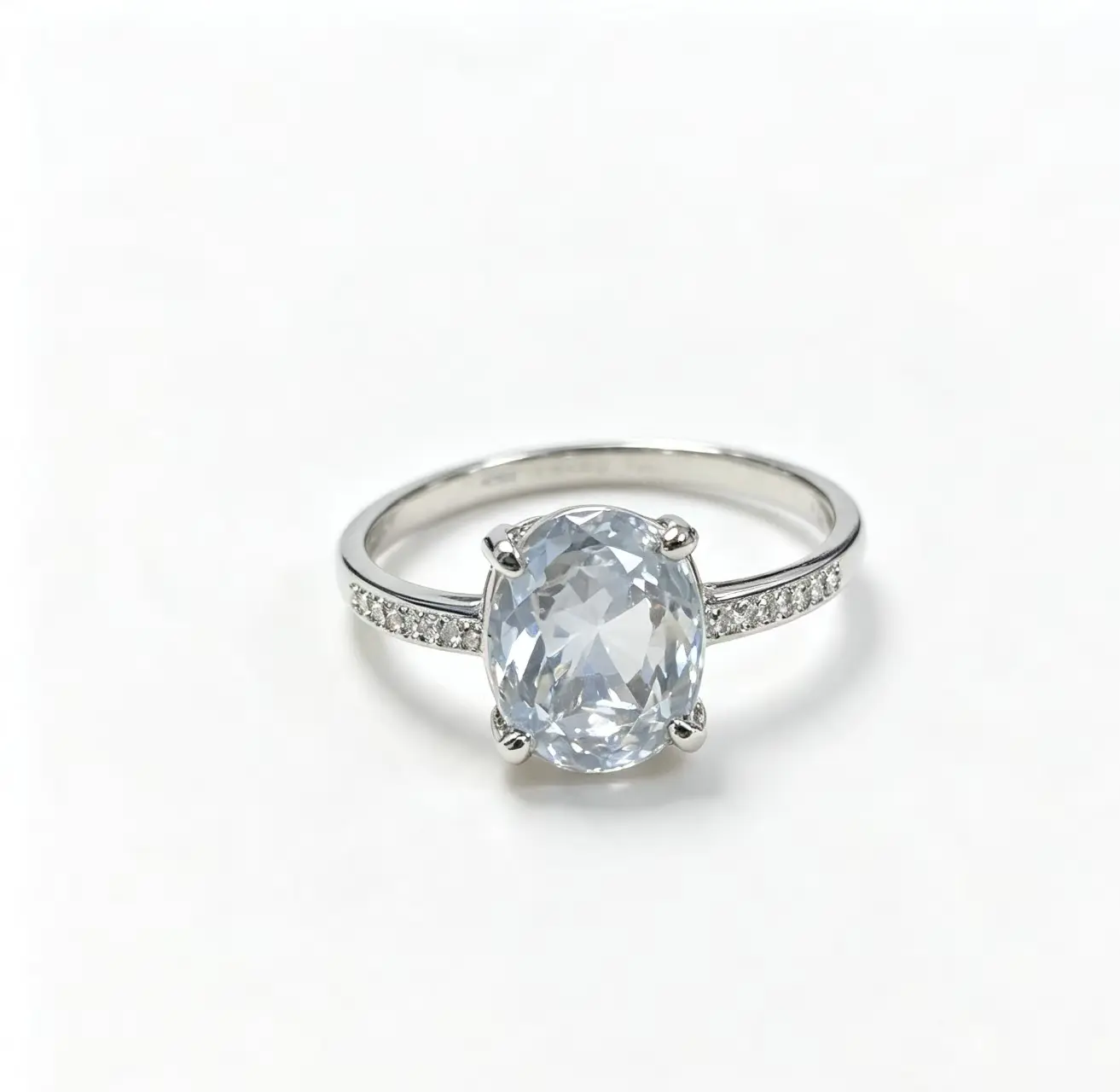 #1Q-L3 Classic Elegance Sparkling Oval Cut Diamond Ring with Elegant Design and Sparkling Stones