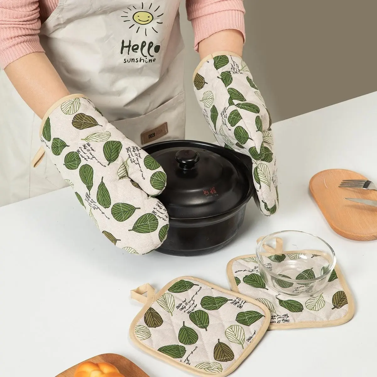 High Heat Resistant Oven Mitts & Pot Holders Set, Ultra-Thick Long Kitchen Gloves for Cooking & Baking, 4-Piece Set Bakeware Kitchenware