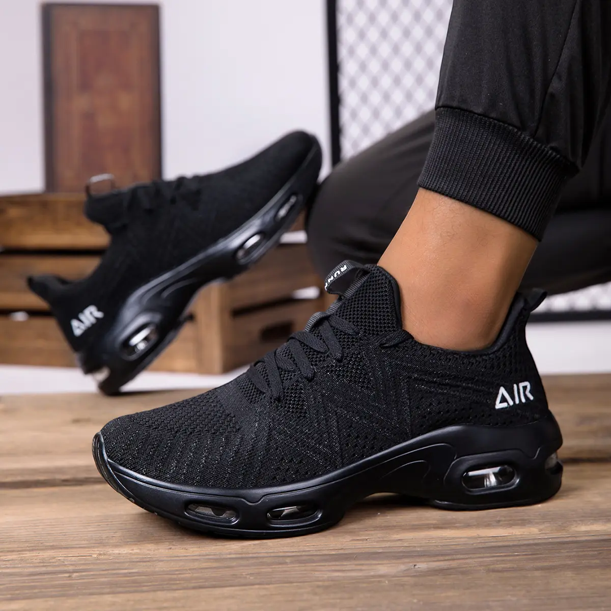 Men's All-Black Closed-Design Work Sneakers, Round-Toe Slip-On Breathable Anti-Slip Mesh Footwear, Lightweight All-Black Casual Trainers for Kitchen Chefs Slip Resistant Work