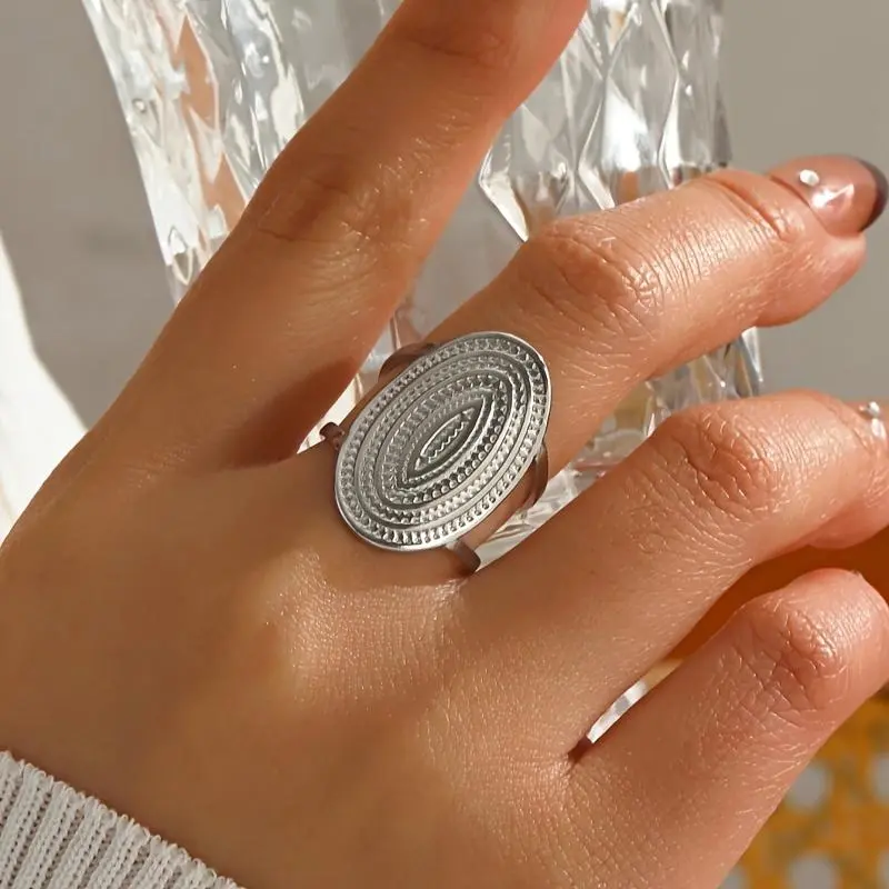 An Oversized Punk-Style Wide Ring Made of Stainless Steel, Adjustable And Open-Ended, Perfect As a Gift for Women, Suitable for Everyday Wear, Vacations, Parties, And Holidays.