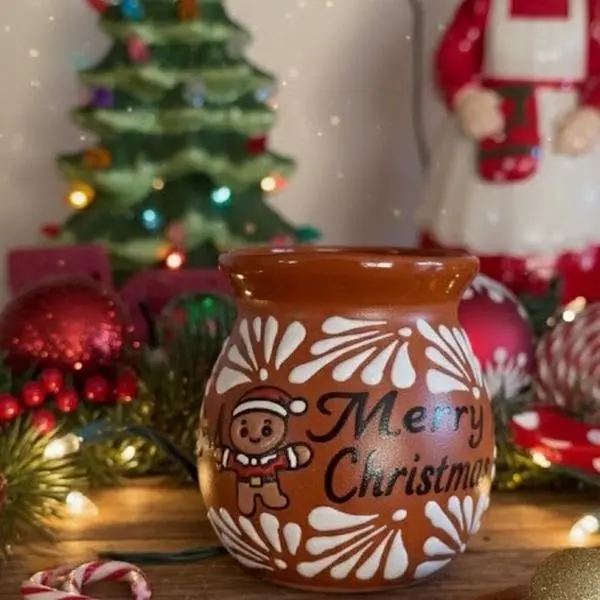Christmas Cup - Festive Design with Gingerbread Man and Snowflake Patterns for Holiday Celebrations Snack