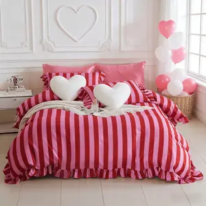 Ruffled Quilt Cover Set, Duvet Cover Set, Ruffled Edges Striped Pattern 3-Piece Bedding, Includes 1 Quilt Cover & 2 Pillowcases, Soft Comfortable Home Decor Great Gift Idea for Christmas New Year and Valentine's Day