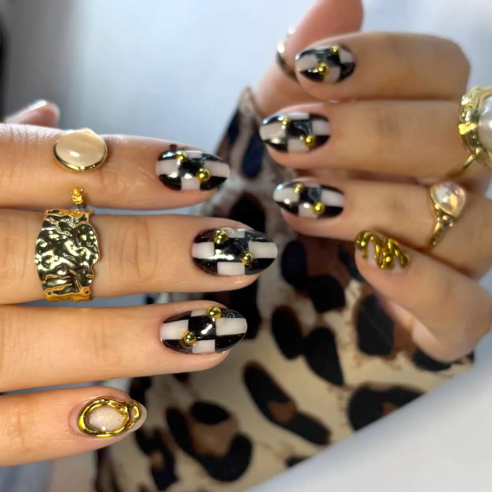 32-Piece French Nail Art Set, Diy Nails Art, Nail Art Design, Oval Glossy French Tips Nails with Checker & Stripes, Includes Nail File for Women and Girls, Nail Kit, Nail Art Kits, Nail Art Supplies