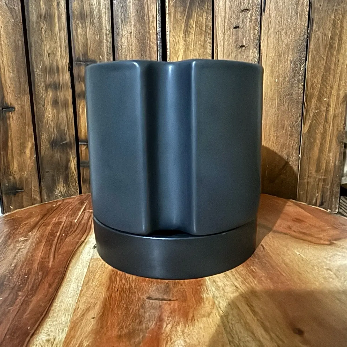 Matte Black Minimalist Ceramic Plant Pot with Saucer, 4-5 in Convenient Drainage Hole 5-inch Planter for Home Improvement, Stylish Garden Supplies