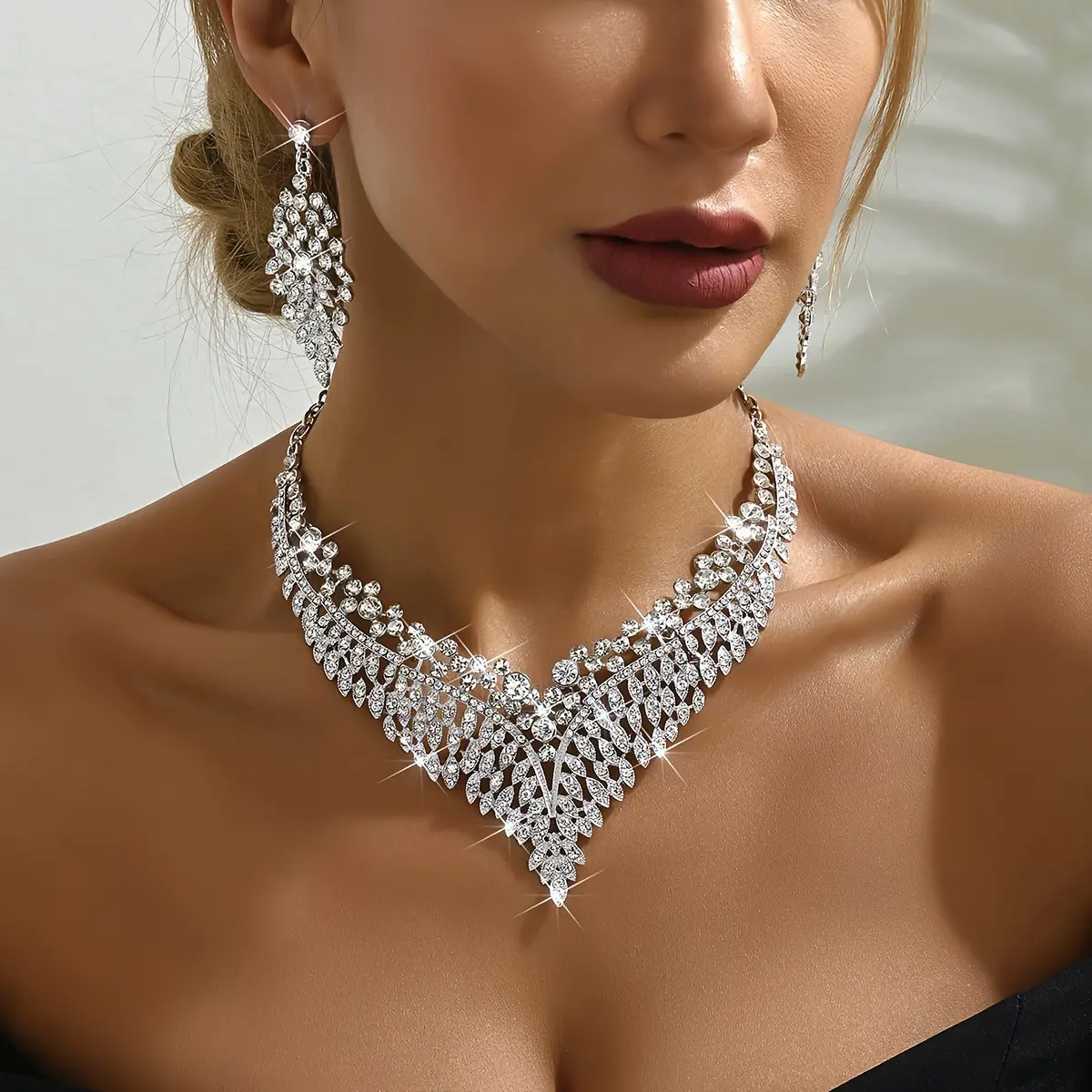 Middle East Best-Selling Exaggerated Necklace and Earring Jewelry Set Fashionable Vintage Luxury Wedding Accessories cross daughter 20 motif dad y2k tiara Stainless Steel Link men's whimsical Versatile Pendant Crucifix Personalized Eye Photo Titanium men