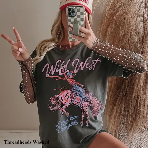 Comfort Colors Retro Wild West Shirt Western Graphic Tee Oversized Country Concert Tshirt, Western Clothes Trendy Cowgirl Shirt Aesthetic Top Womenswear Gift for Her
