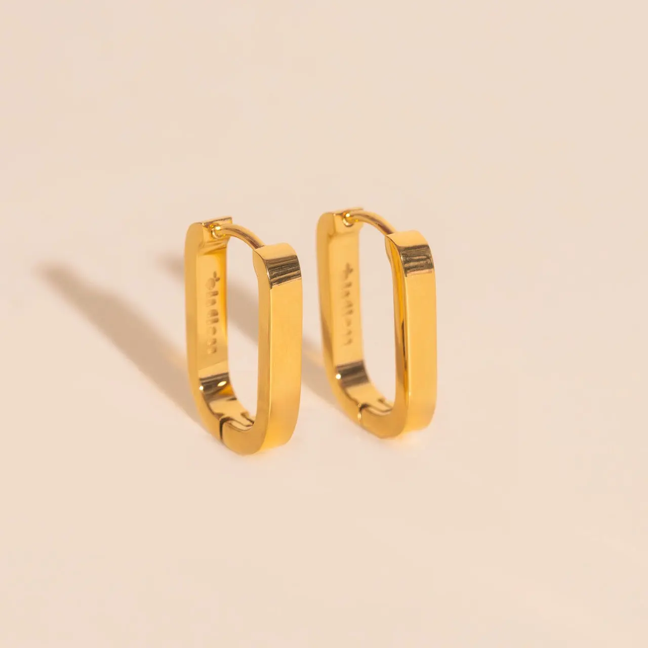 Titanium Smooth Oblong Huggie Hoop Earrings - FeatherTUFF™