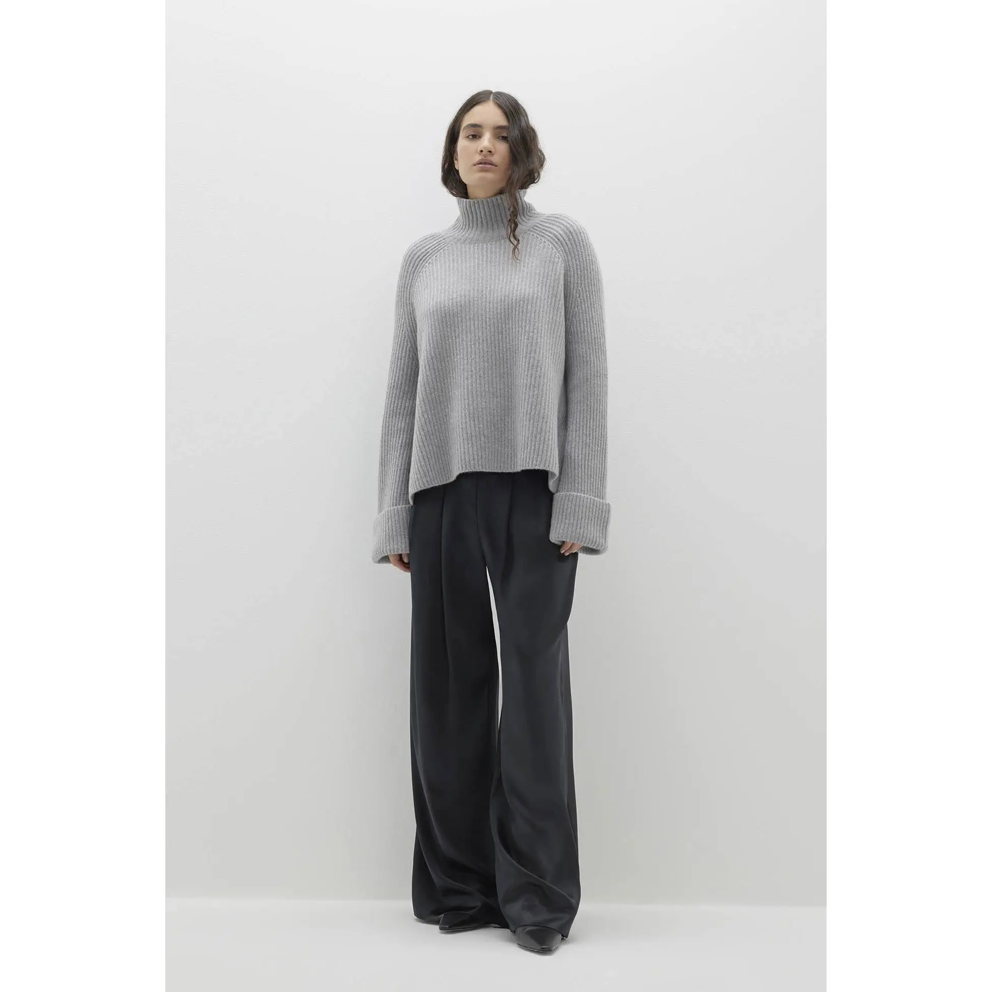 ISABELLA CASHMERE TURTLENECK