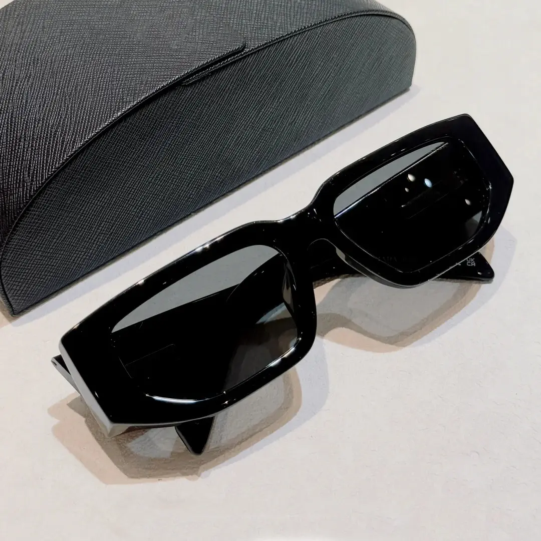 Trendy Square Sunglasses for Men Women-Fashion Rectangle Sun Glasses with UV400 Protection,Versatile for Daily Wear and Vacations