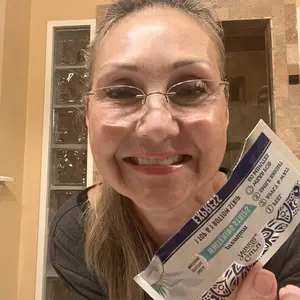 Product Review of GuruNanda Whitening Strips, 7-day treatment (7 Packets - 2 Strips per pack) - Non-Slip, Dry Strip Technology from V**i H**n |** #**o