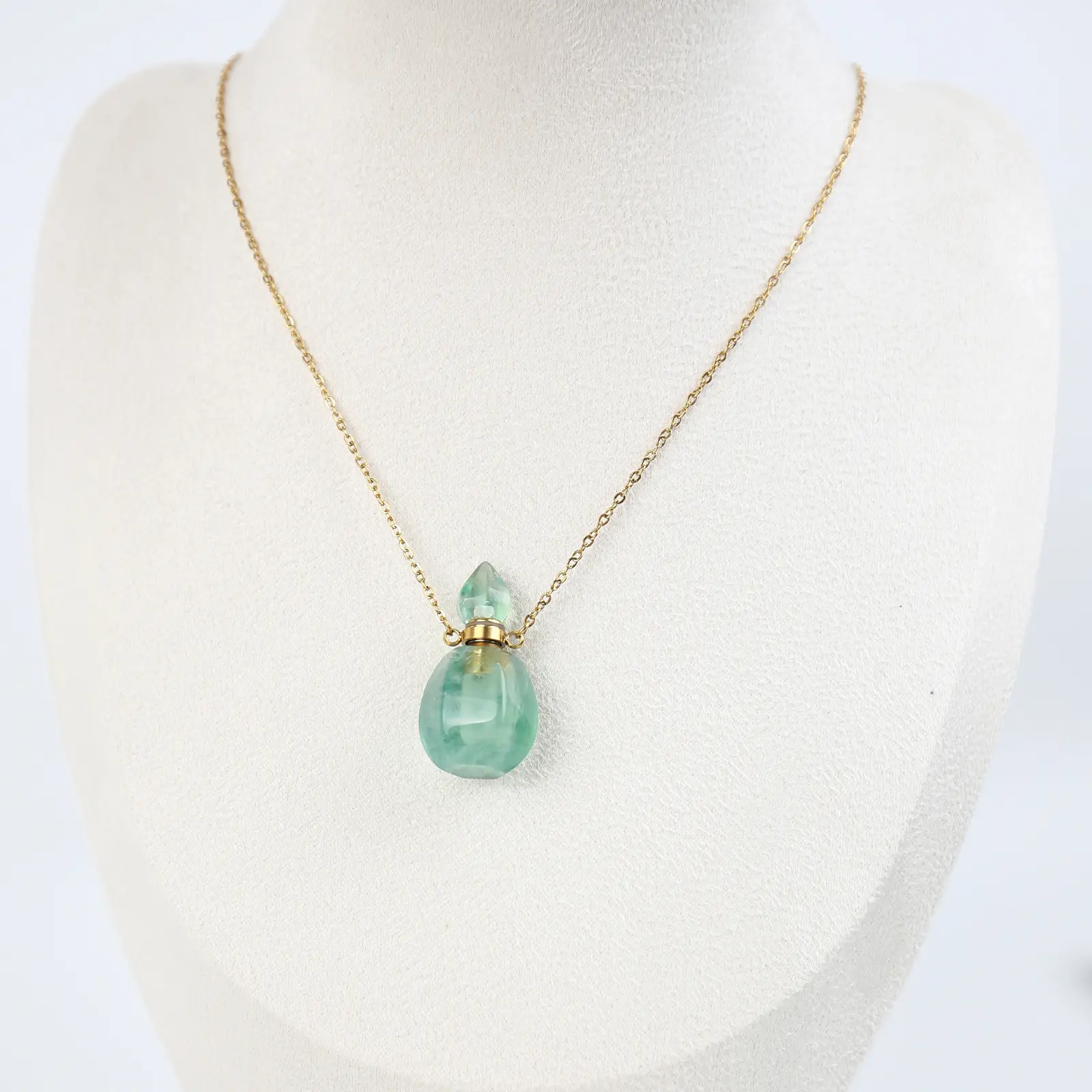 Aromatherapy essential oil bottle, perfume bottle women pendant necklace, travel box pendant clavicle necklace diffuser female gift