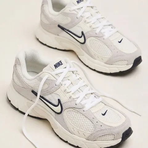 Nike V5 RNR Suede Summit White Women's Fashion Shoes New