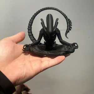 Meditating Alien Figurine, Decorative figurines, Collectible Figurine, Contemporary Fantasy Decor with Expressive Eyes & Outstretched Arms, for home, 1 pc, Dark Brown, Halloween Christmas, Alien Decor Unique Sculpture Statue