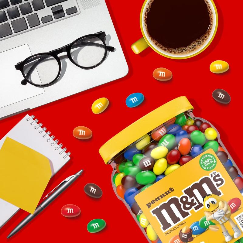 M&M'S Peanut Milk Chocolate Candy 62 oz Snack Bonbon Dessert with Tasty Peanut and Milk Chocolate Flavor Perfect for Sharing Generous Size for Parties and Gifting