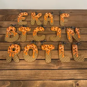 3D Ice Cream Drip Letter Keychain - Personalized Softball/Baseball Bag Tag - Custom Colors - Team Gift - Fully Customizable & Durable - Sports Lovers' Fun & Functional Accessory