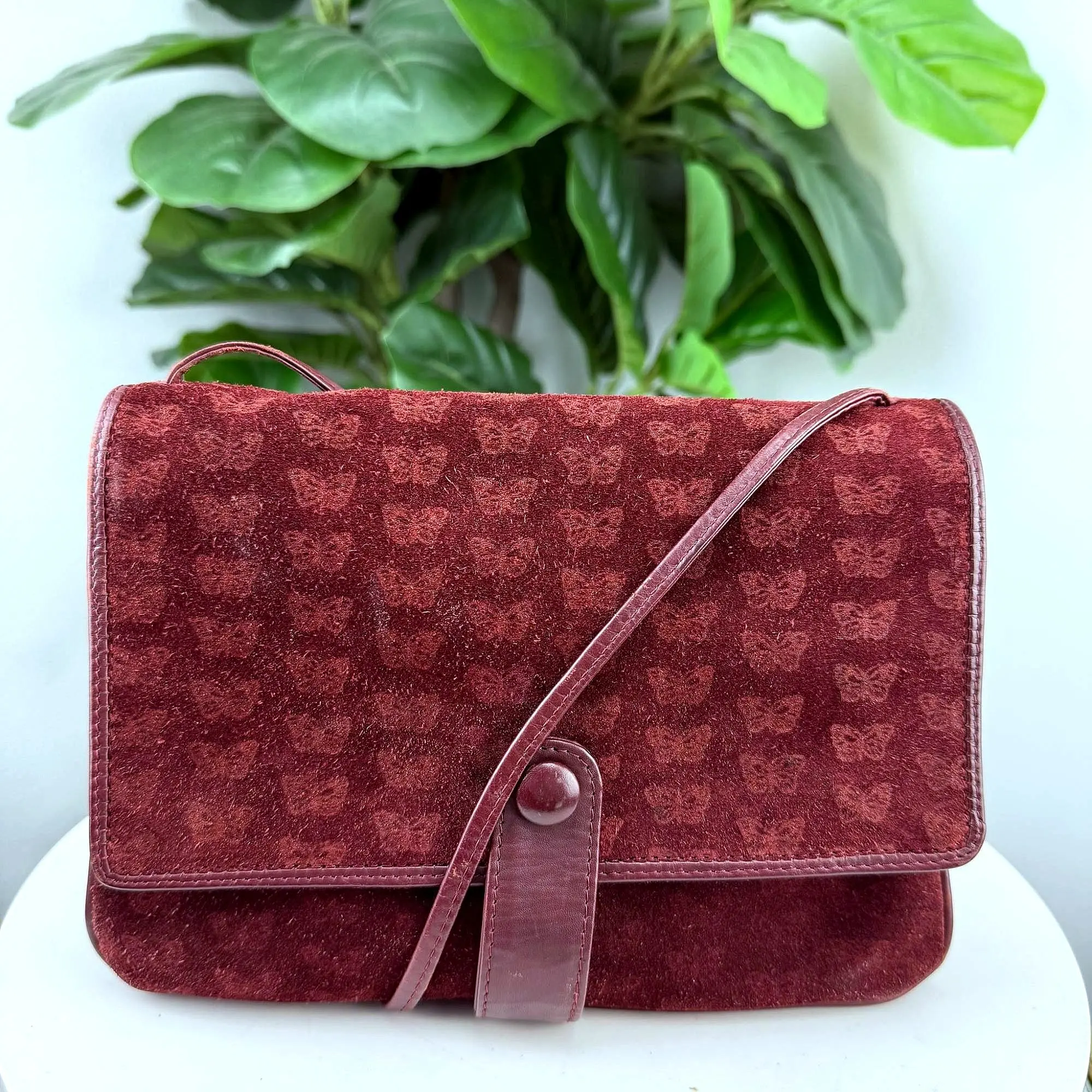 Pre-owned suede, leather boxy Authentic Vintage Bottega Veneta Burgundy Shape Butterfly Embossed Suede Leather Crossbody Bag
