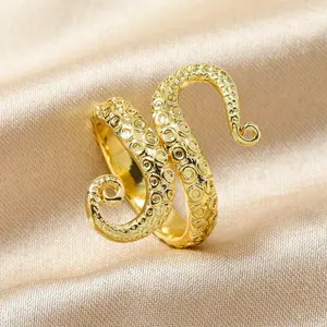 Silver Octopus Tentacle Ring – Fashionable Vacation Jewelry for Women