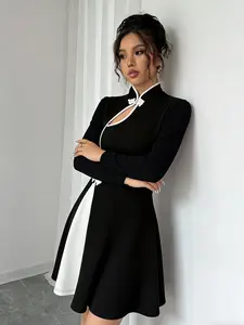 A women's black and white fashionable spliced cheongsam style long sleeved skirt, with a long sleeved design that is sun resistant and elegant. It is suitable for commuting to work, shopping and outdoor activities, indoor and outdoor dressing