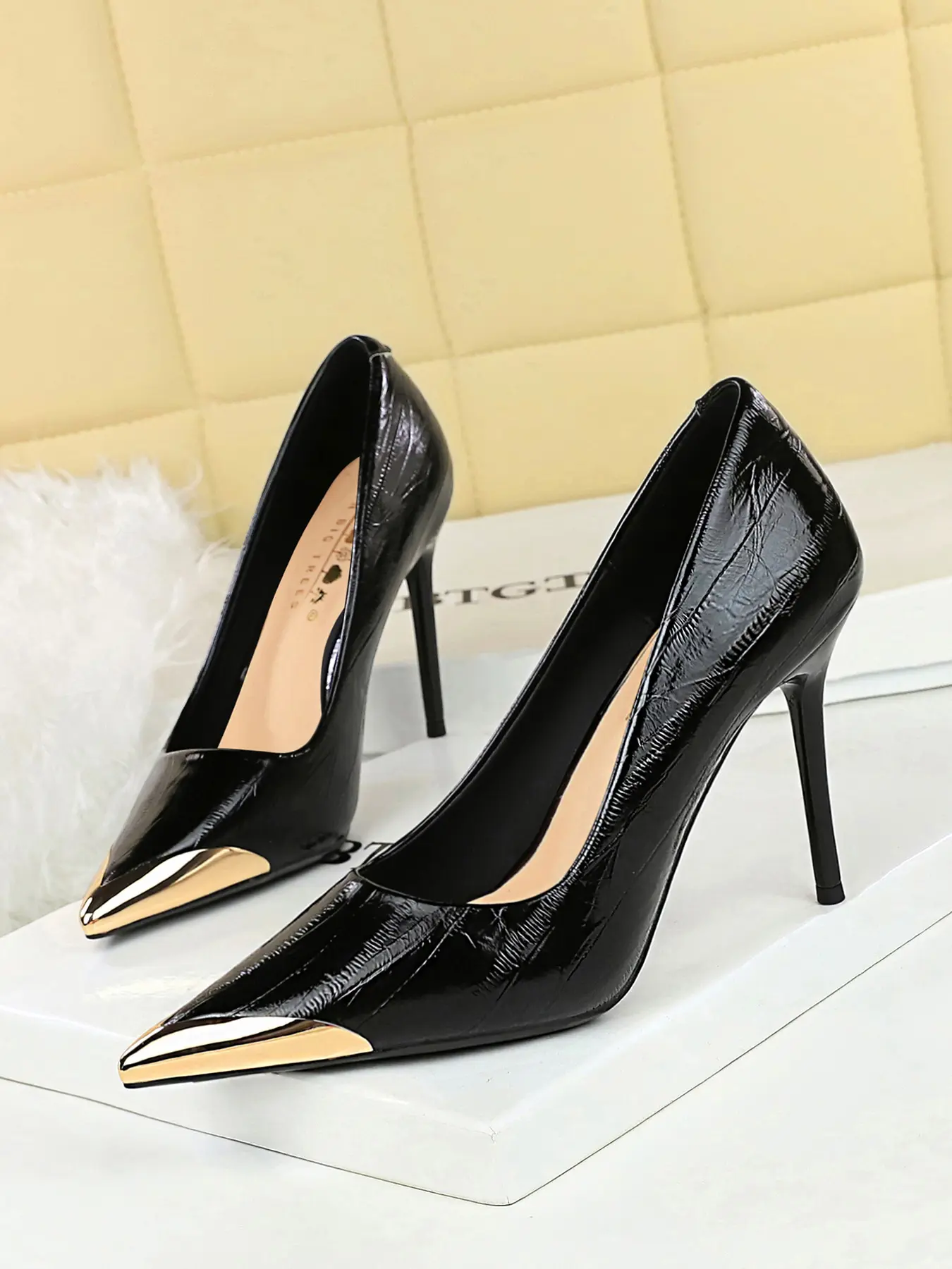 Vintage Embossed Gold Pointed Toe Stiletto Heels, Wine //silver/ Textured, Comfortable Commute/apron/party Shoes