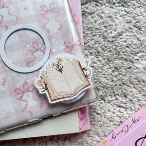 Botanical Bookish Aesthetic Griptok, Cottagecore Floral Book Phone Grip, Aesthetic Open Book Illustration Holder, Nature Lover Reader Gift, Vintage Bookish Phone Stand, Reading Accessory