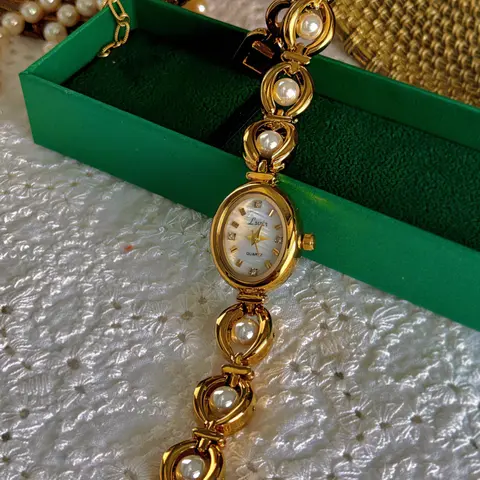 【Black Friday】Women's Elegant Fashion Quartz Watch with Faux Pearl Bracelet Strap, Trendy Exquisite Watch for Parties and Daily Wear, Ideal Gift Choice