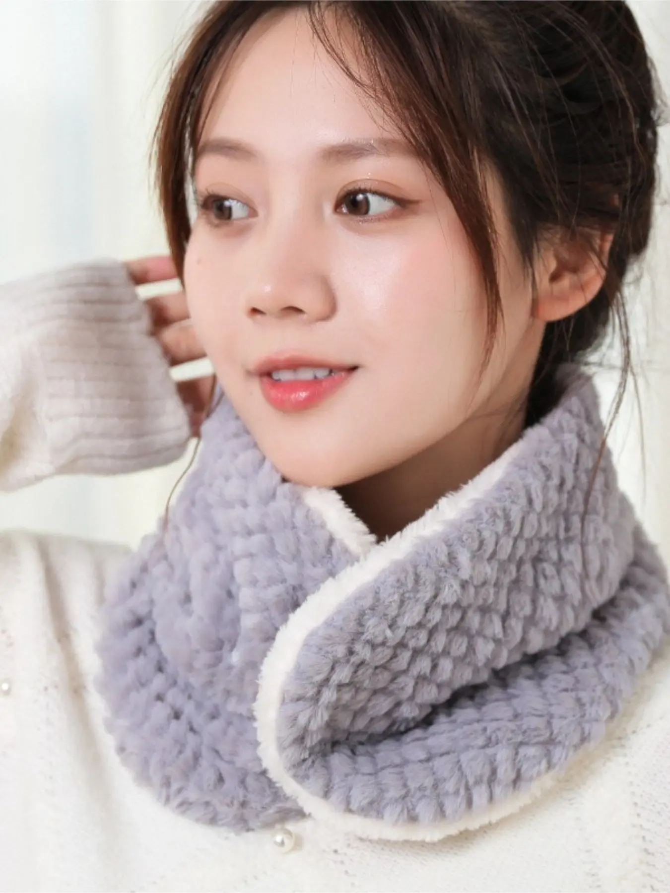 New Winter Korean Style Skin-friendly Fleece Fluffy Soft Scarf for Women with High-end Feel, Windproof, Warm, Neck-protecting and Available