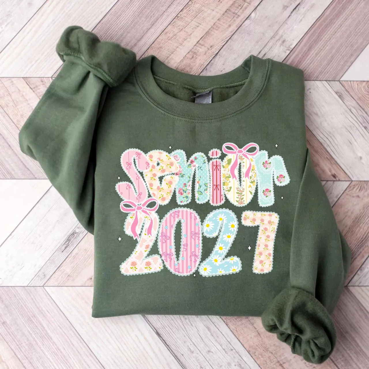 Senior 2027 Sweatshirt Hoodie & T-shirt, Floral Bow Senior Class Graphic Crewneck, Cute Graduation Shirt for Girls, Class of 2027 Senior Year Gift, School Spirit Outfit