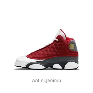 Red retro cushioned and durable sports shoes