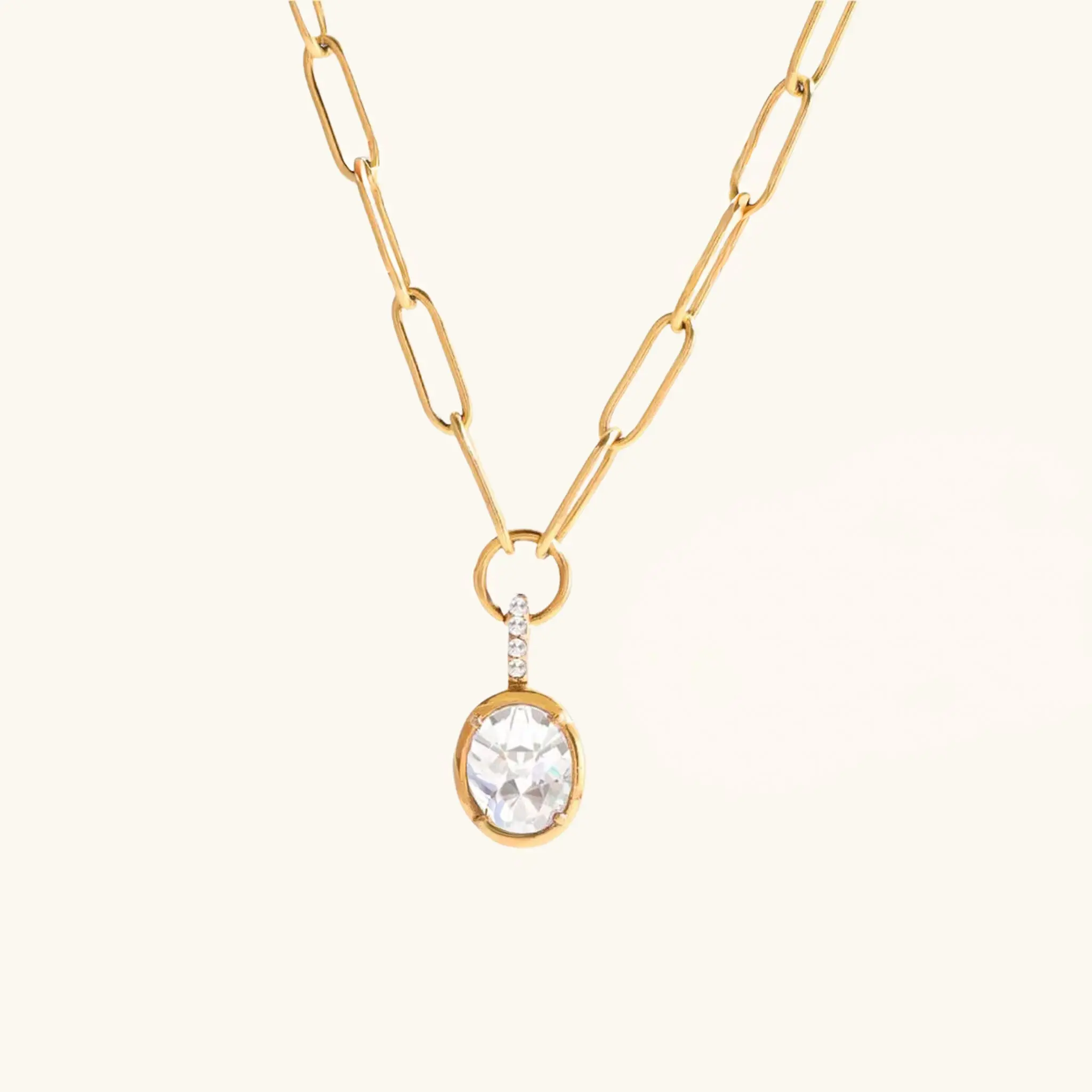 Isla Oval Pendant Necklace