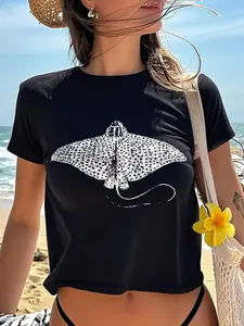 Trendy Y2K Beach Aesthetic Spotted Eagle Ray Graphic Crop Top, Soft Cotton Breathable Short Sleeve Tee for Coastal Surf Girl Style, Summer Vacation Seaside Outfit, Cute Ocean Animal Manta Ray Printed Casual Cropped T-Shirt for Women & Teen Girls Daily Wea