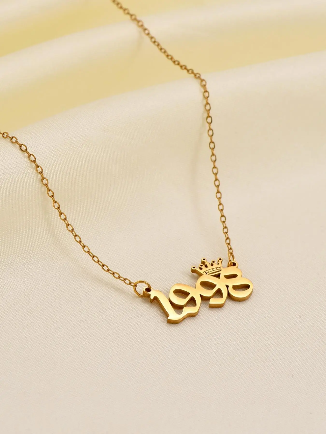 1 Piece Vintage Crown & Letter Detail Pendant Necklace for Women, Fashion Jewelry for Party, Daily Clothing Decor, Trendy All-match & Exquisite Jewelr