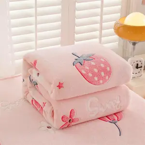 Strawberry Pattern Blanket, Floral Print Blanket, 1 Count Soft Throw Blanket, Air-conditioned Room Blanket, Warm Nap Blanket, Lightweight Throw Blanket for Home Office Camping Travel, Cozy Throw Blanket