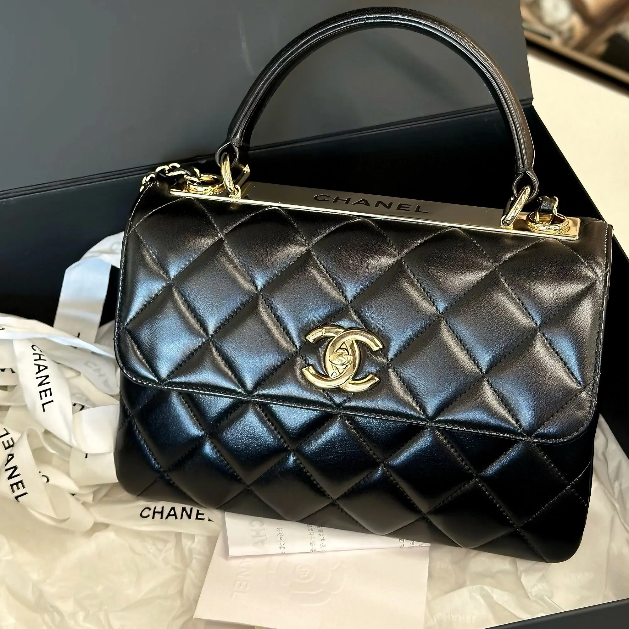 Pre-owned CHANEL Trendy CC dual handle flap bag gold logo bar CC turnlock crossbody handbag 1169