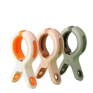 Set of 3 Large Windproof Quilt Clips, Sheet Clips, Durable Plastic Clothes Pins, Ideal Beach Chair Accessories, Available in 3 Colors