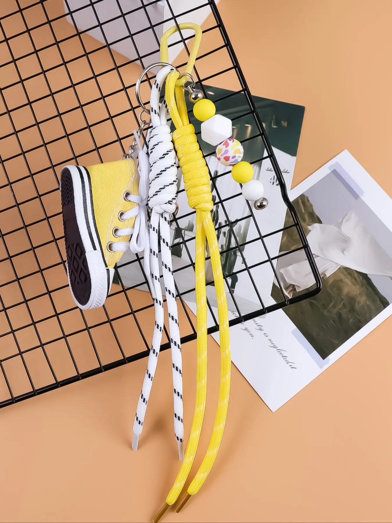 Trendy Street Style Mini Canvas Shoe Keychain, Fashion Keychain, Classic Sneaker Design, Multiple Colors Available, Perfect Gift for Friends & Family