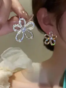 1 Pair Elegant Fashion Hollow Out Flower Shape Design Stud Earrings, Shiny and Versatile Sun Flower Earrings, Gift for Girls