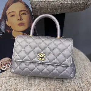 Pre-owned CHANEL Premium Metallic Caviar Shoulder Bags Coco Handle（96244985）