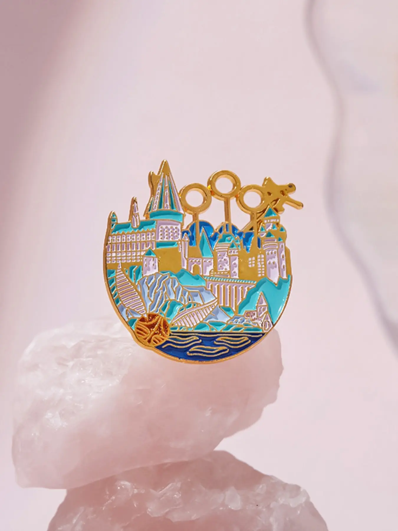 Hogwarts Castle Enamel Badge, Lapel Pin, Enamel Lapel Pins, Perfect Accessory for Anime Fans, Magic Lovers, and Dream Collector, Casual Style, All Seasons, Fashion Accessory, Brooches
