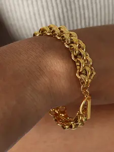 A heavy-duty shiny silver woven thick chain OT buckle bracelet with a cool and neutral retro texture, suitable for daily commuting, street wear, light punk gatherings and other scenes.