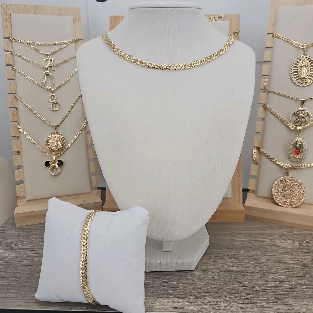(C10)(C11) 14k gold laminated set. 22 inches chain. 7.5 bracelet. (C10)(C11) 14k gold laminated set. 22 inches chain. 7.5 bracelet.