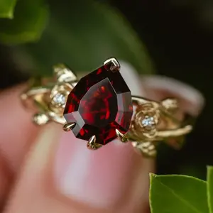 New women's gold-plated ring with irregular red zircon inlay and floral design
