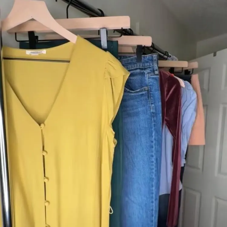 LIVE SHOPPING Women's 2lb Clothing Bulk Pack - 5-7 Pieces, Sizes XS to XL